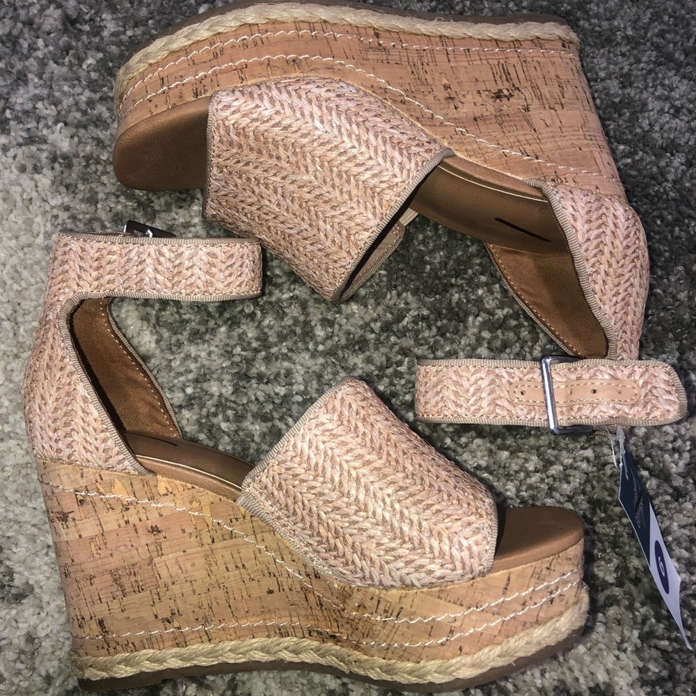Neutral Wedges